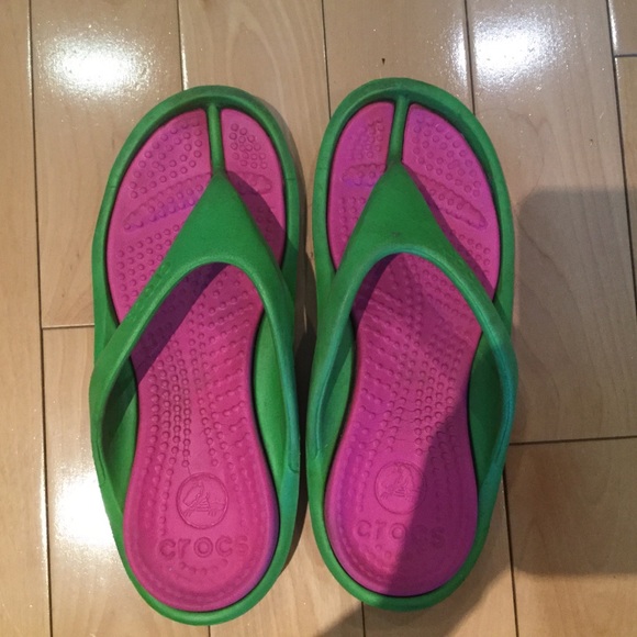 Shoes - Crocs unisex flip flops